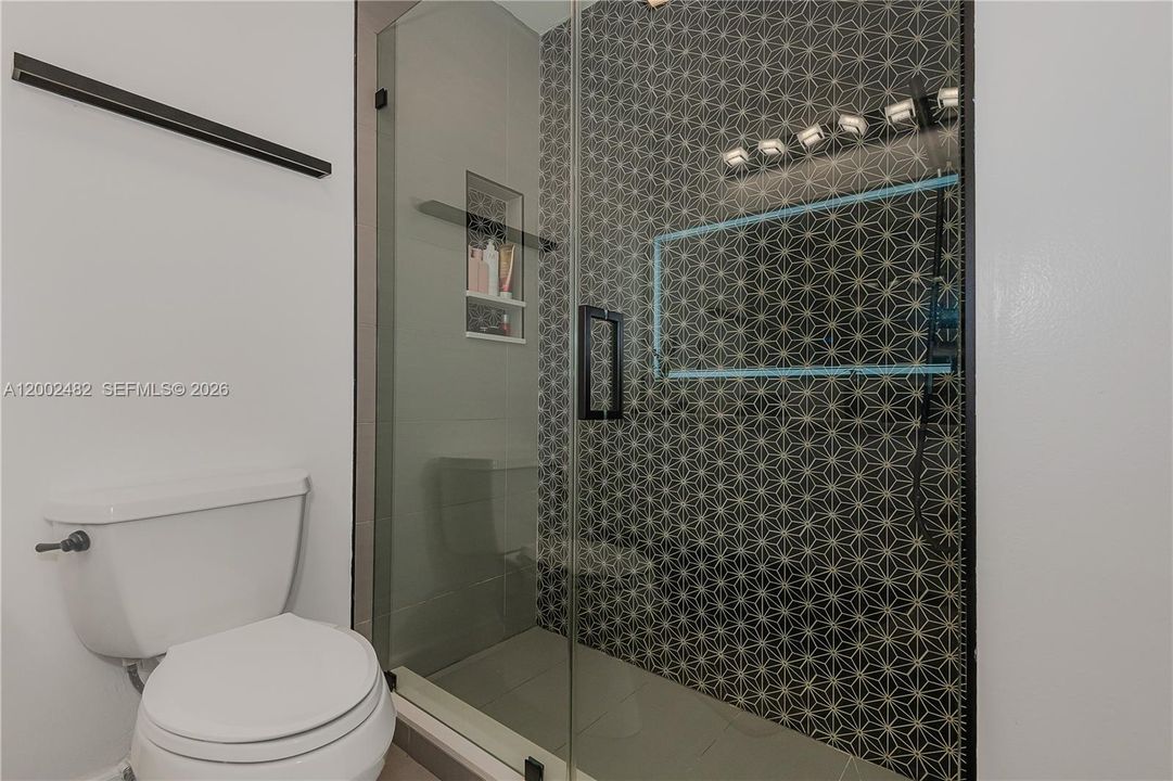 Activo con contrato: $665,000 (4 camas, 2 baños, 2196 Pies cuadrados)