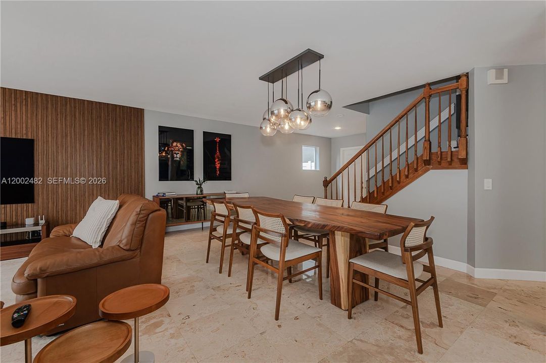 Activo con contrato: $665,000 (4 camas, 2 baños, 2196 Pies cuadrados)