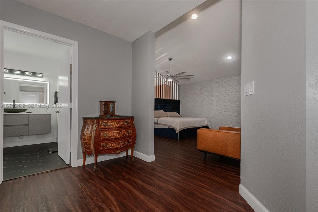 Activo con contrato: $665,000 (4 camas, 2 baños, 2196 Pies cuadrados)