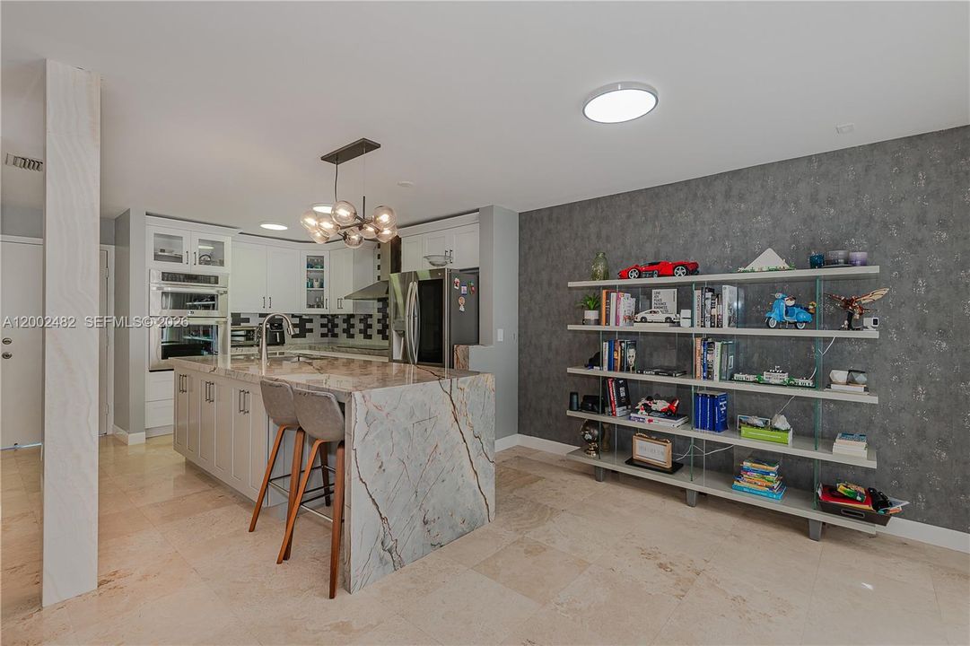 Activo con contrato: $665,000 (4 camas, 2 baños, 2196 Pies cuadrados)
