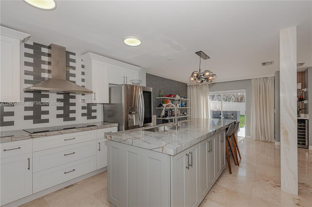 Activo con contrato: $665,000 (4 camas, 2 baños, 2196 Pies cuadrados)