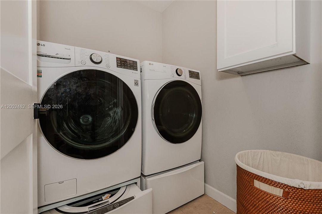 Activo con contrato: $665,000 (4 camas, 2 baños, 2196 Pies cuadrados)