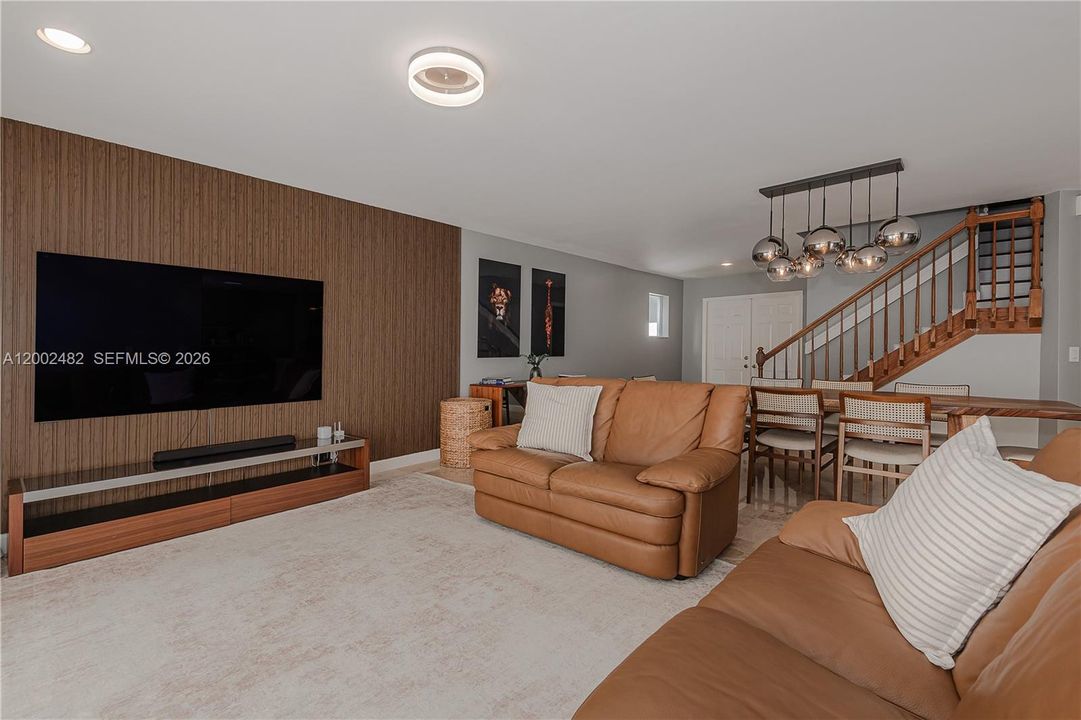 Activo con contrato: $665,000 (4 camas, 2 baños, 2196 Pies cuadrados)