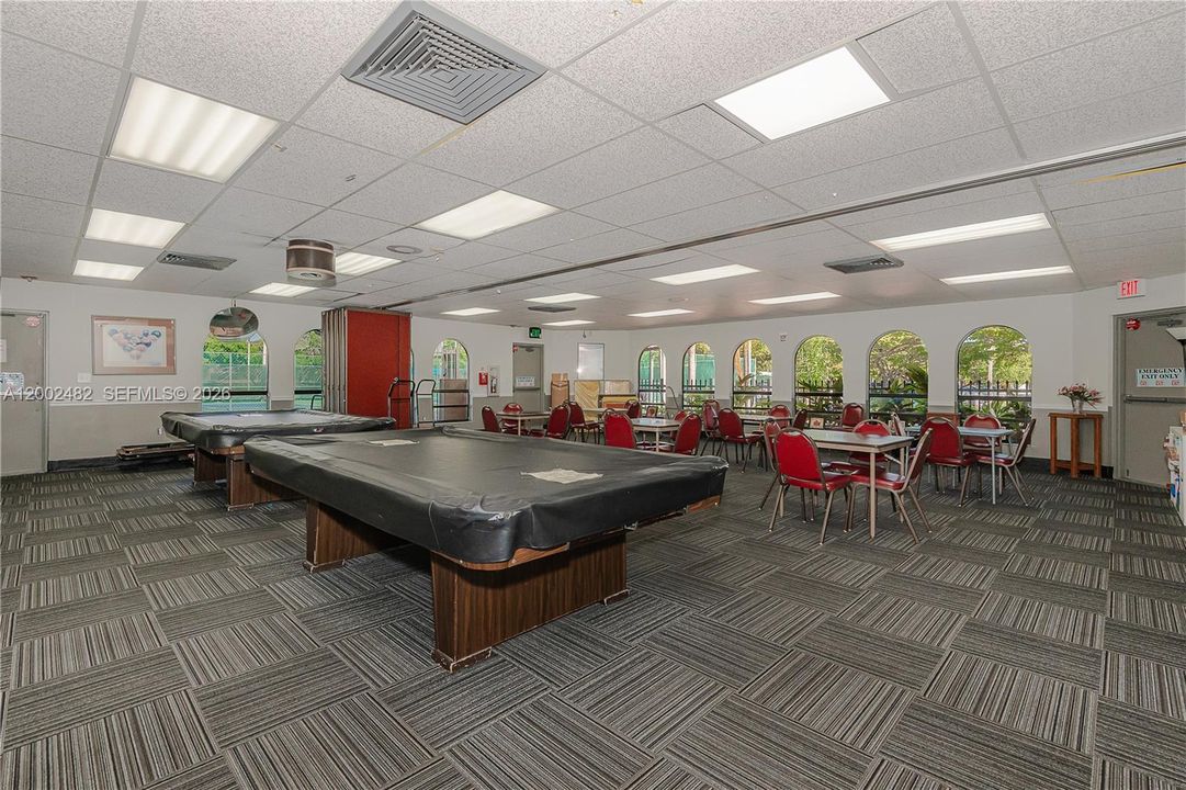 Activo con contrato: $665,000 (4 camas, 2 baños, 2196 Pies cuadrados)