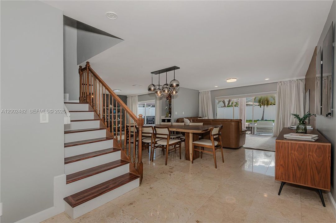 Activo con contrato: $665,000 (4 camas, 2 baños, 2196 Pies cuadrados)