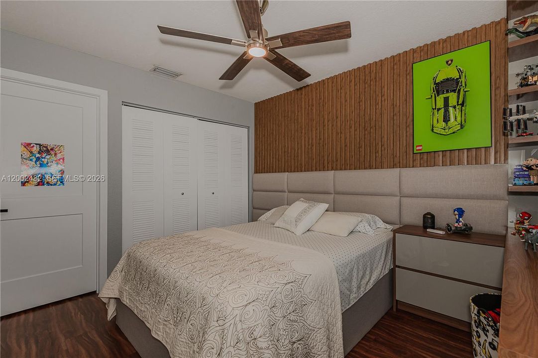 Activo con contrato: $665,000 (4 camas, 2 baños, 2196 Pies cuadrados)