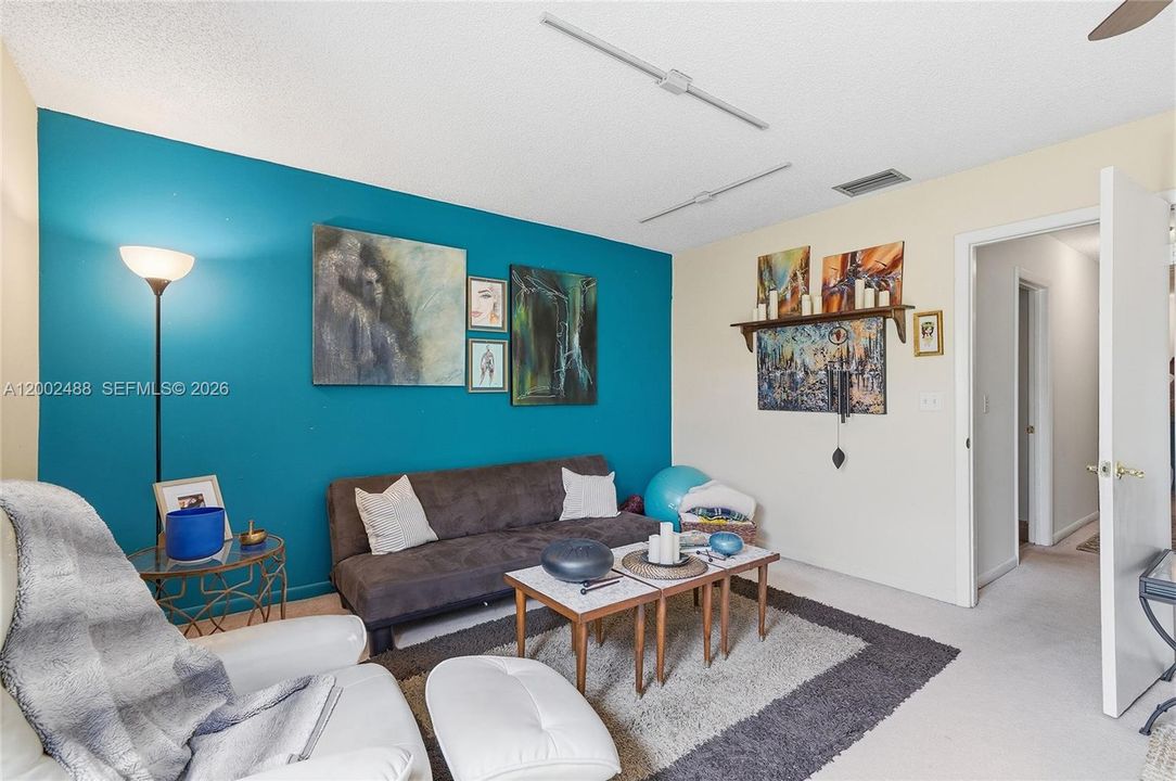 For Sale: $335,000 (3 beds, 3 baths, 2020 Square Feet)