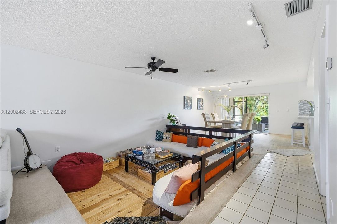 For Sale: $335,000 (3 beds, 3 baths, 2020 Square Feet)