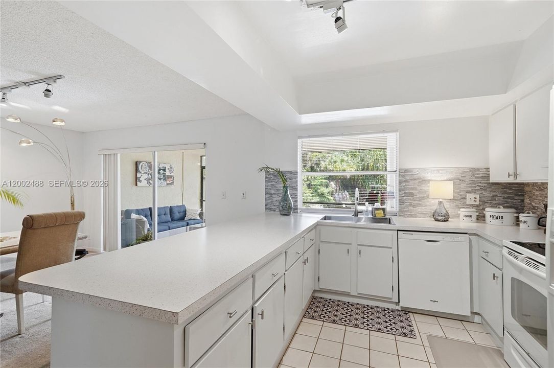 For Sale: $335,000 (3 beds, 3 baths, 2020 Square Feet)
