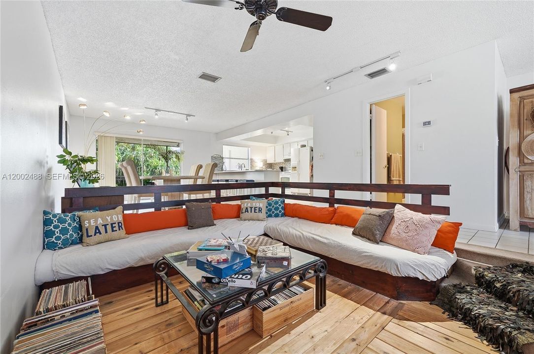 For Sale: $335,000 (3 beds, 3 baths, 2020 Square Feet)