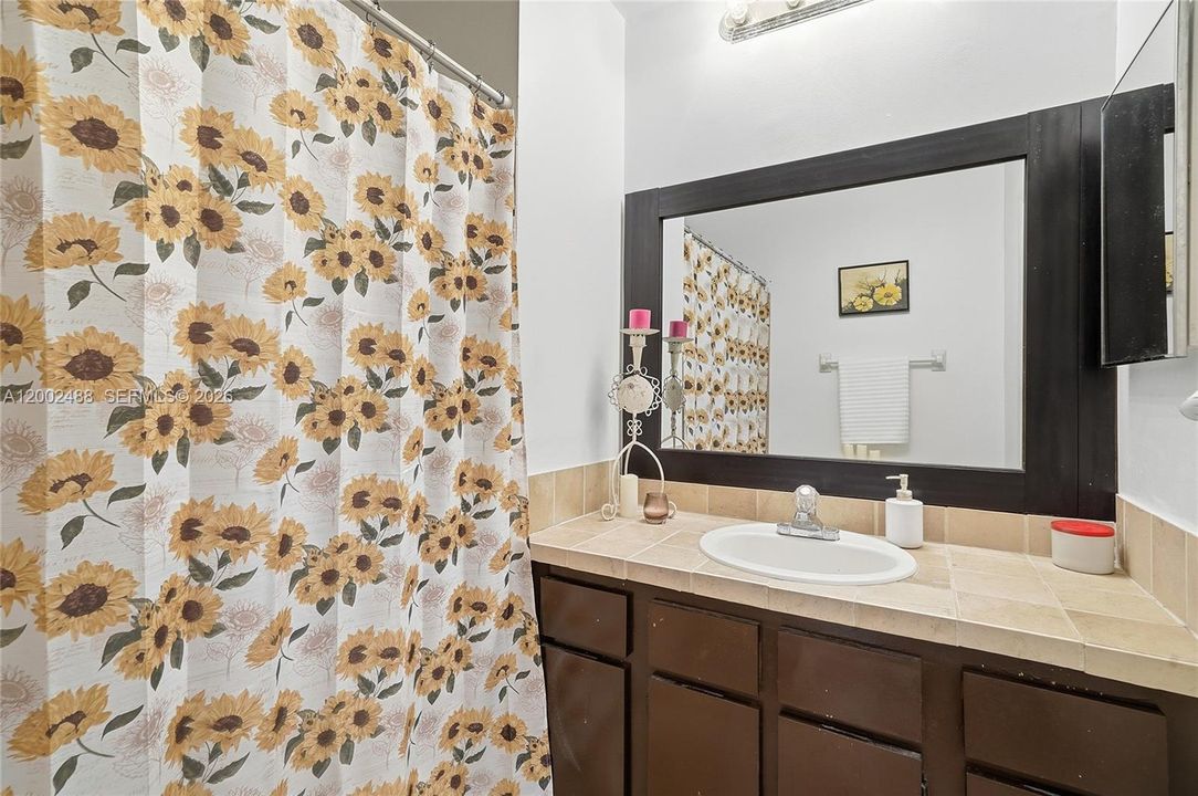For Sale: $335,000 (3 beds, 3 baths, 2020 Square Feet)