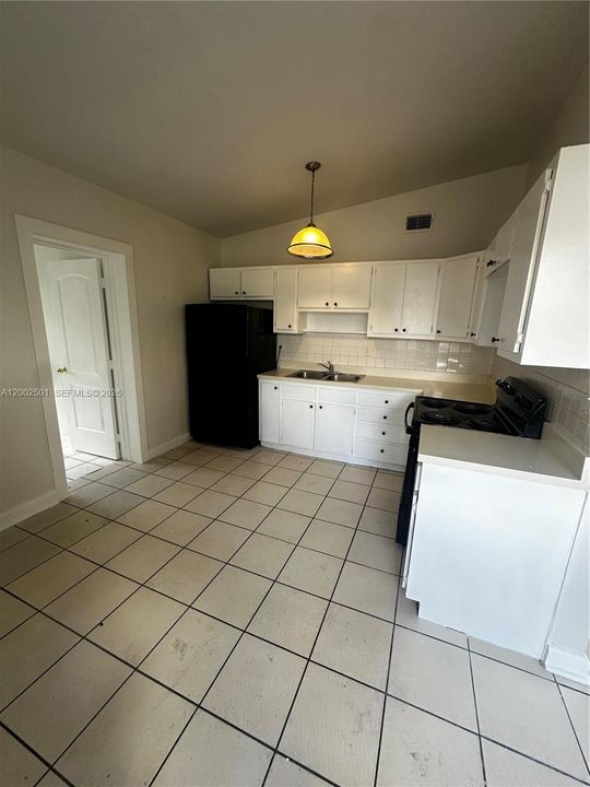 En Renta: $2,650 (4 camas, 3 baños, 1384 Pies cuadrados)