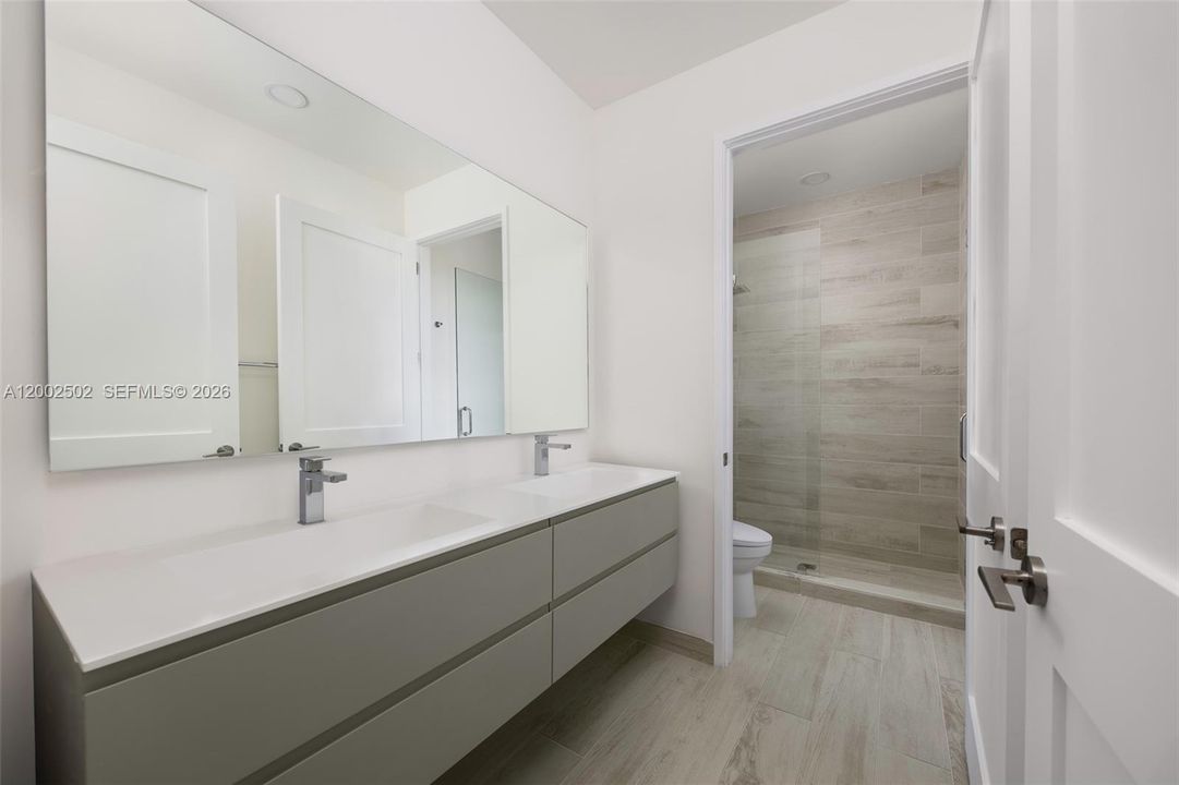 En Renta: $12,000 (4 camas, 3 baños, 2858 Pies cuadrados)