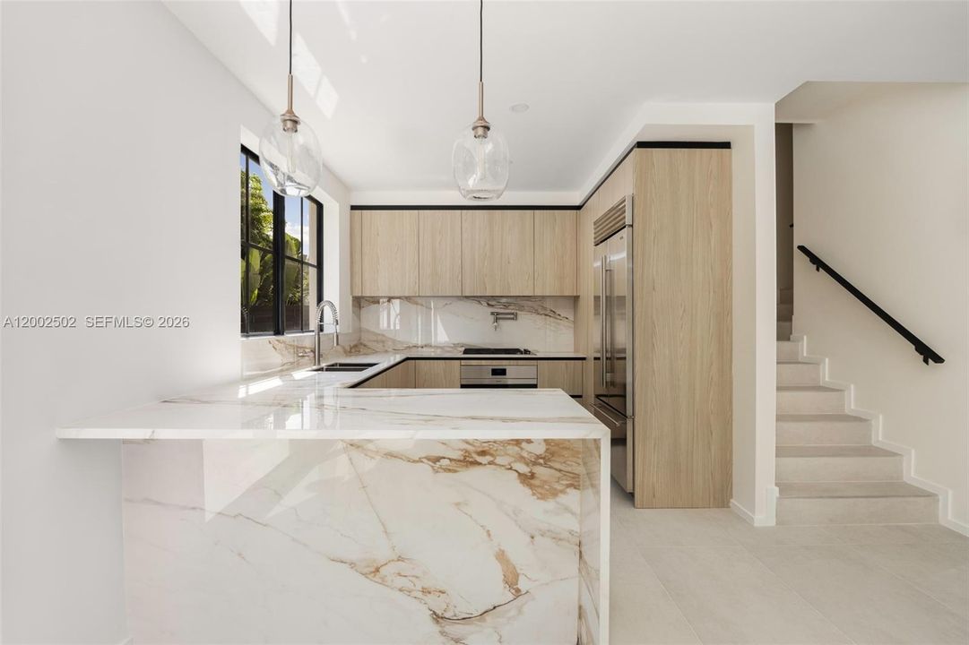En Renta: $12,000 (4 camas, 3 baños, 2858 Pies cuadrados)