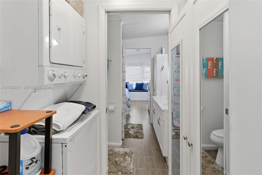 For Sale: $450,000 (2 beds, 1 baths, 744 Square Feet)