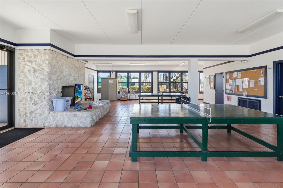 For Sale: $450,000 (2 beds, 1 baths, 744 Square Feet)