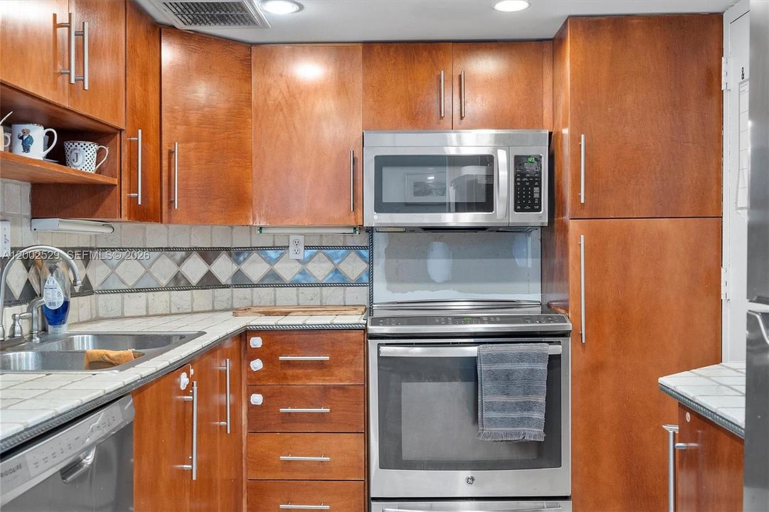 На продажу: $273,500 (1 спален, 1 ванн, 762 Квадратных фут)