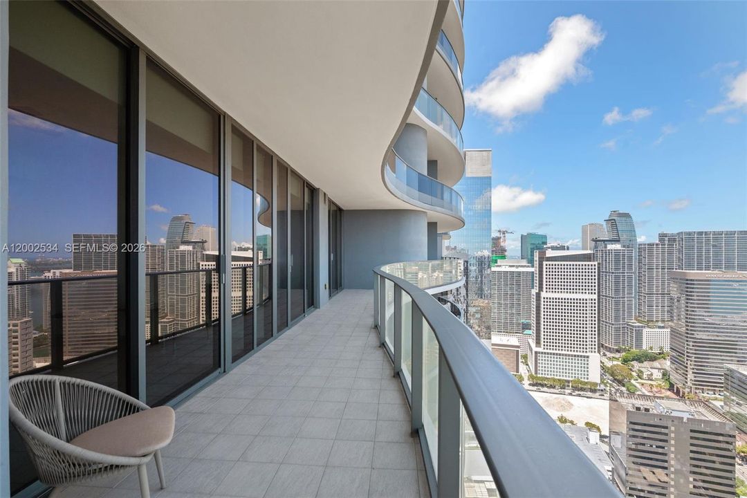 For Sale: $3,100,000 (3 beds, 4 baths, 2076 Square Feet)