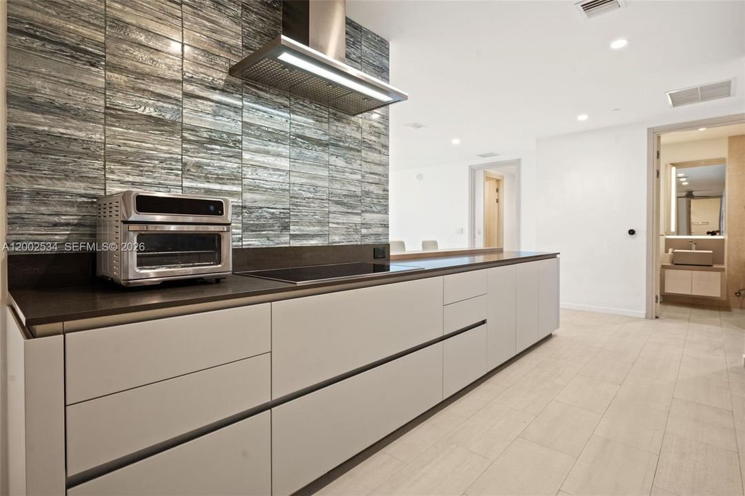 For Sale: $3,100,000 (3 beds, 4 baths, 2076 Square Feet)