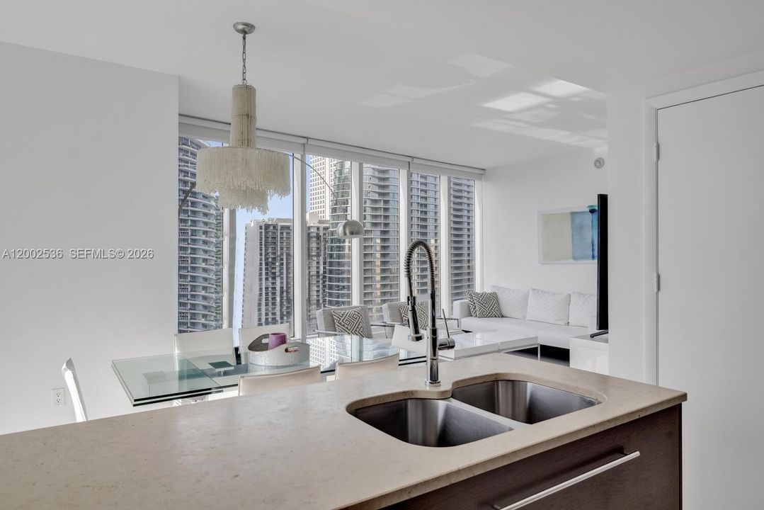 For Sale: $1,040,000 (2 beds, 2 baths, 1286 Square Feet)
