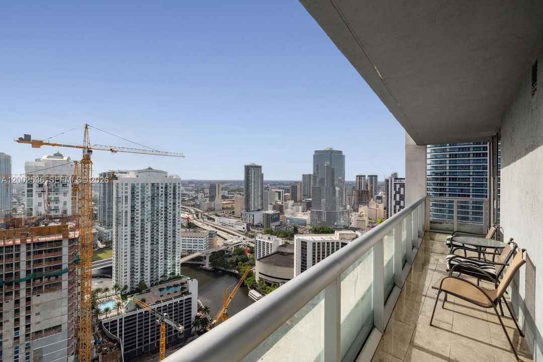 For Sale: $1,040,000 (2 beds, 2 baths, 1286 Square Feet)