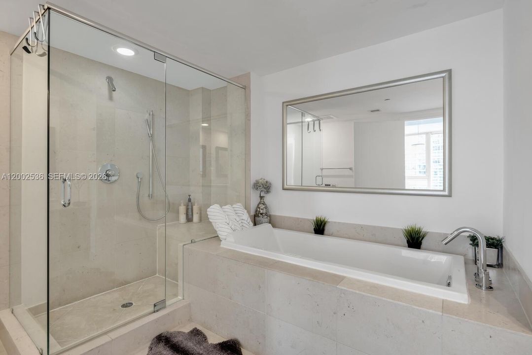 For Sale: $1,040,000 (2 beds, 2 baths, 1286 Square Feet)