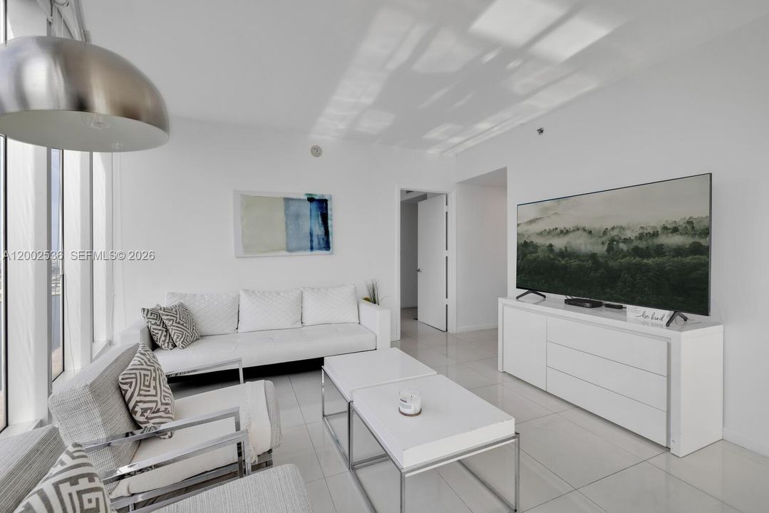 For Sale: $1,040,000 (2 beds, 2 baths, 1286 Square Feet)