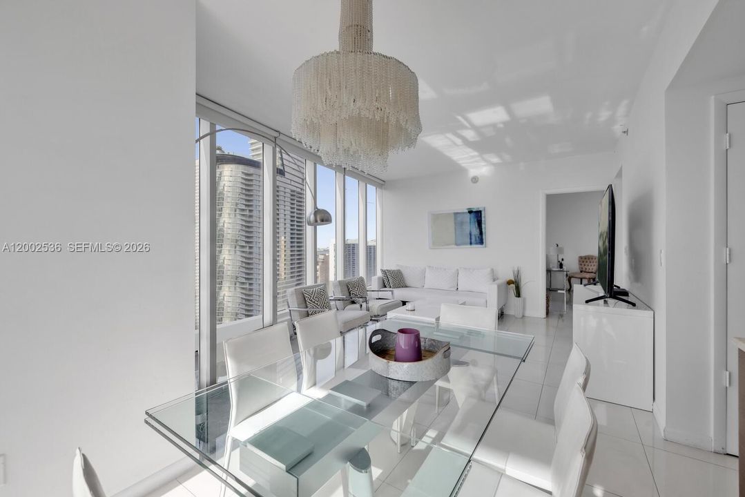 For Sale: $1,040,000 (2 beds, 2 baths, 1286 Square Feet)