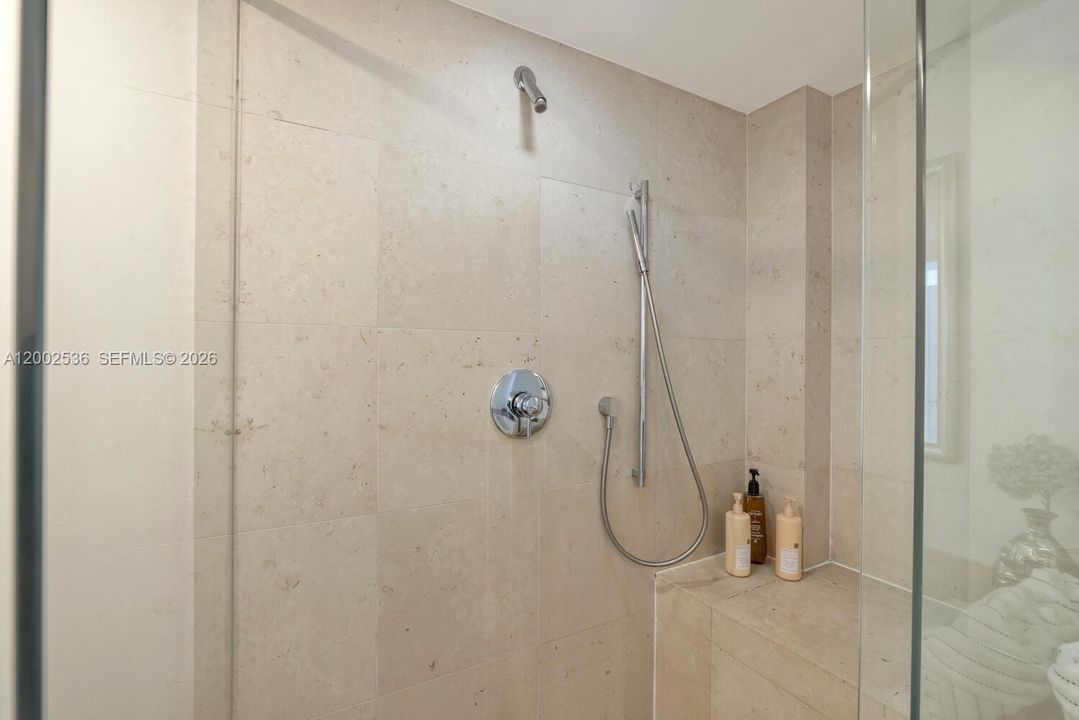 For Sale: $1,040,000 (2 beds, 2 baths, 1286 Square Feet)