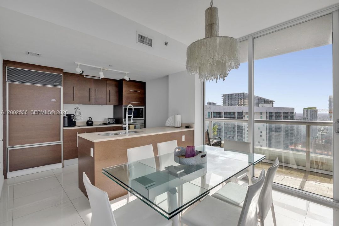 For Sale: $1,040,000 (2 beds, 2 baths, 1286 Square Feet)