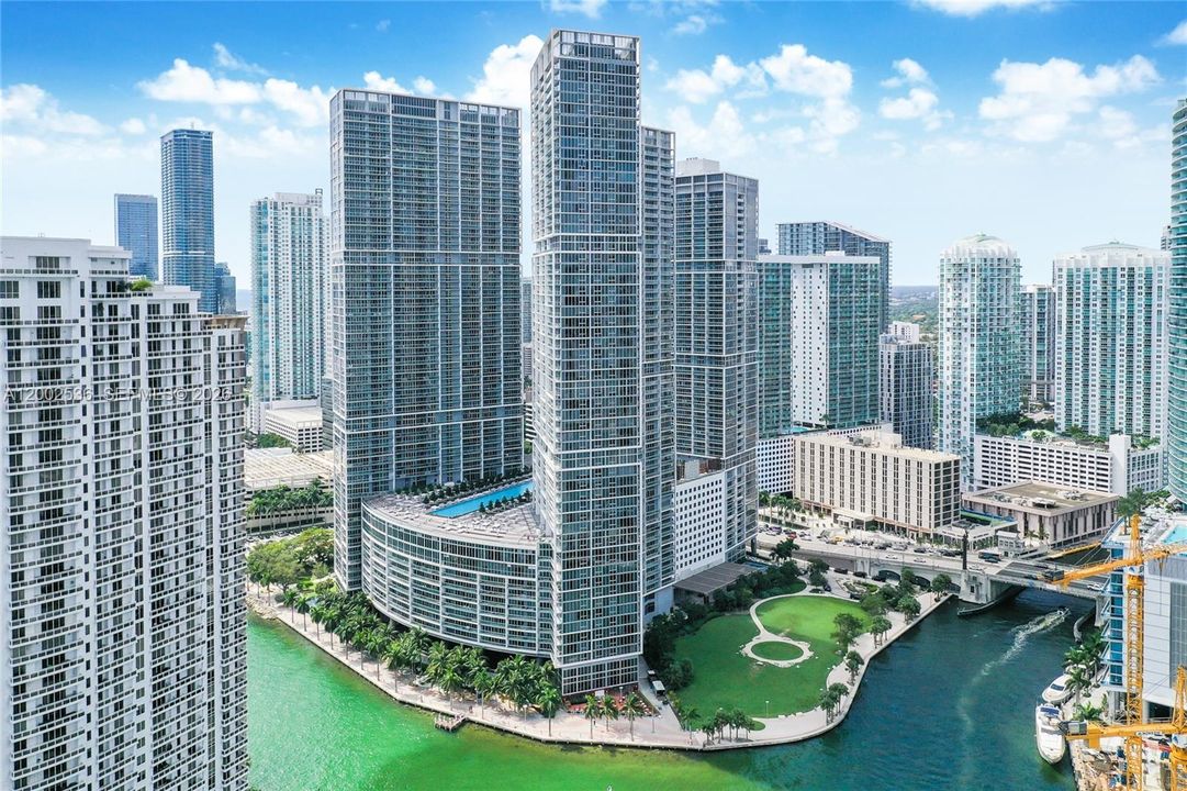 For Sale: $1,040,000 (2 beds, 2 baths, 1286 Square Feet)