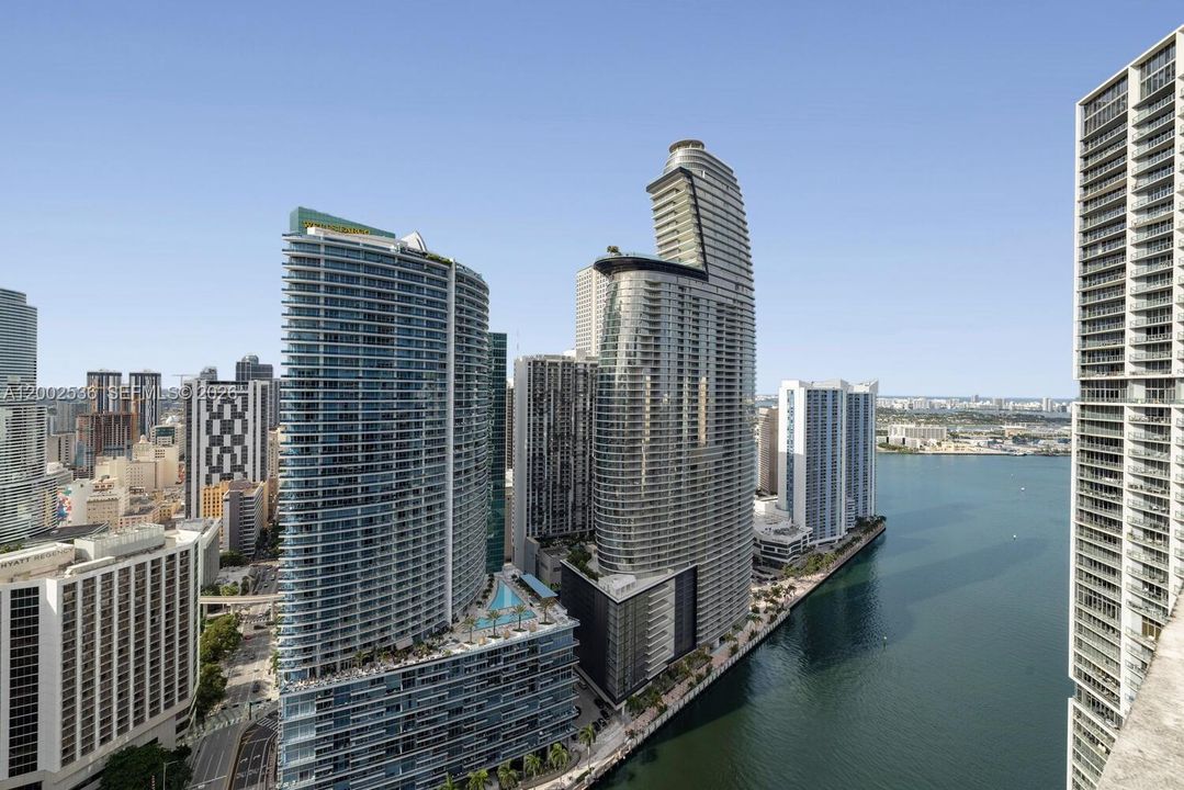 For Sale: $1,040,000 (2 beds, 2 baths, 1286 Square Feet)