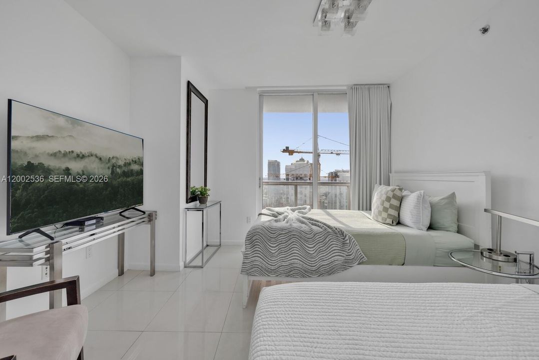 For Sale: $1,040,000 (2 beds, 2 baths, 1286 Square Feet)