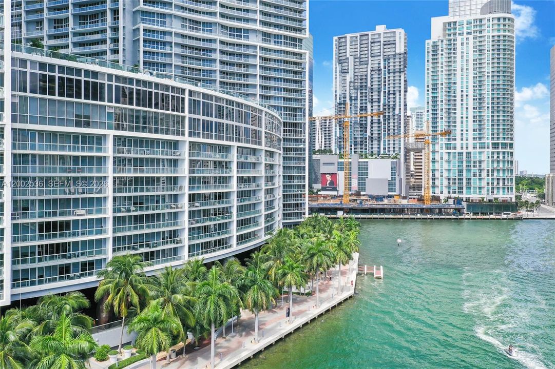 For Sale: $1,040,000 (2 beds, 2 baths, 1286 Square Feet)
