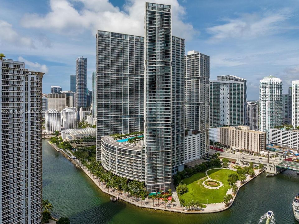 For Sale: $1,040,000 (2 beds, 2 baths, 1286 Square Feet)