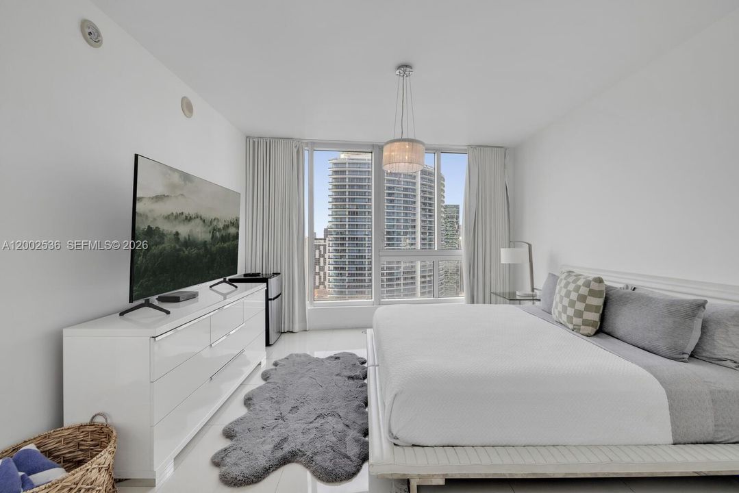For Sale: $1,040,000 (2 beds, 2 baths, 1286 Square Feet)