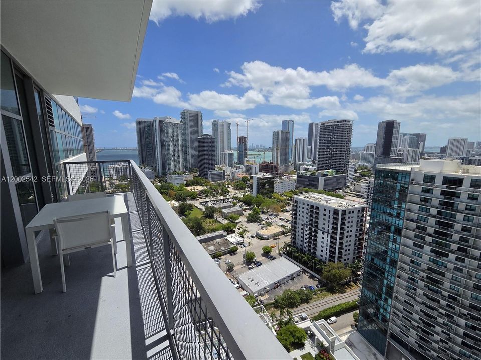 For Sale: $735,000 (2 beds, 2 baths, 1142 Square Feet)
