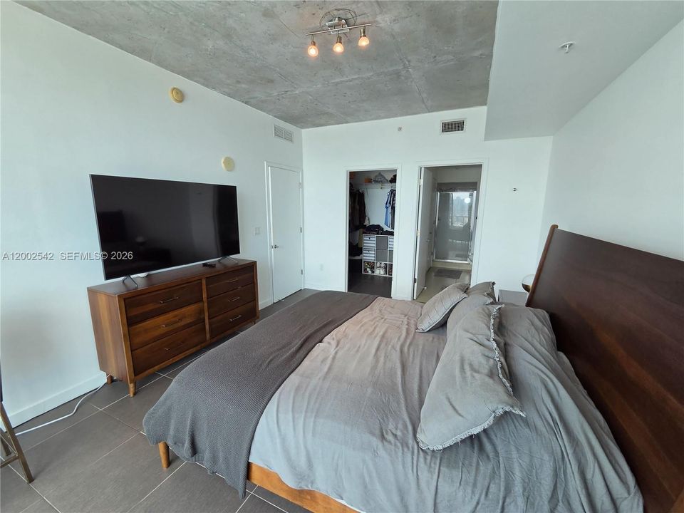 For Sale: $735,000 (2 beds, 2 baths, 1142 Square Feet)
