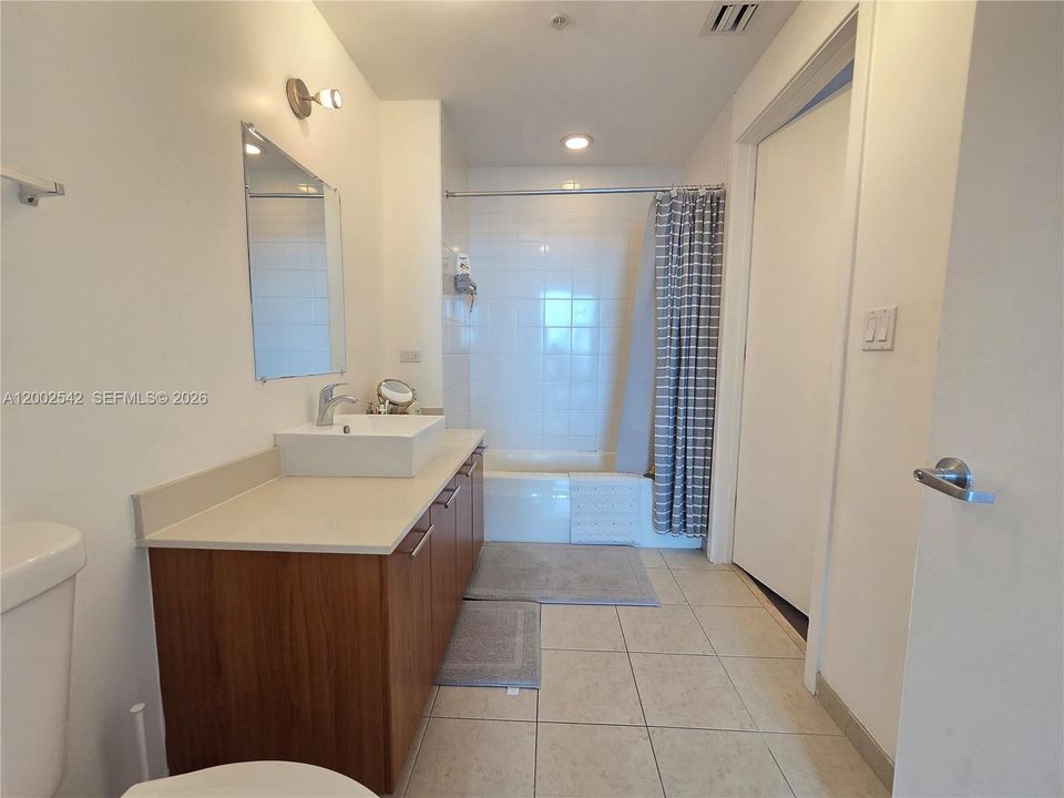 For Sale: $735,000 (2 beds, 2 baths, 1142 Square Feet)