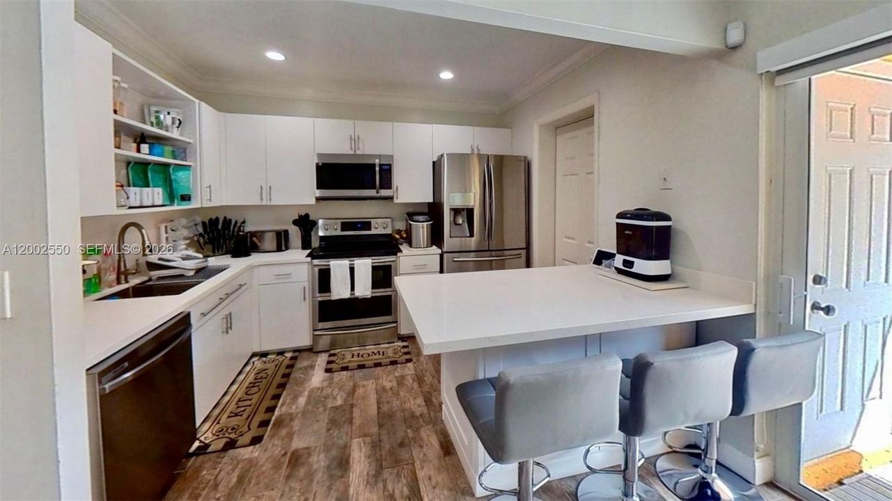 Recently Sold: $349,000 (2 beds, 2 baths, 1395 Square Feet)