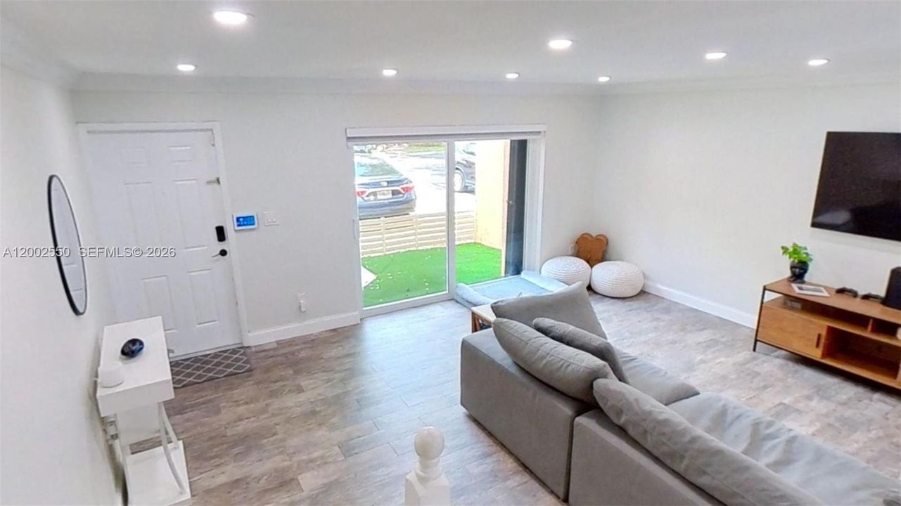Recently Sold: $349,000 (2 beds, 2 baths, 1395 Square Feet)