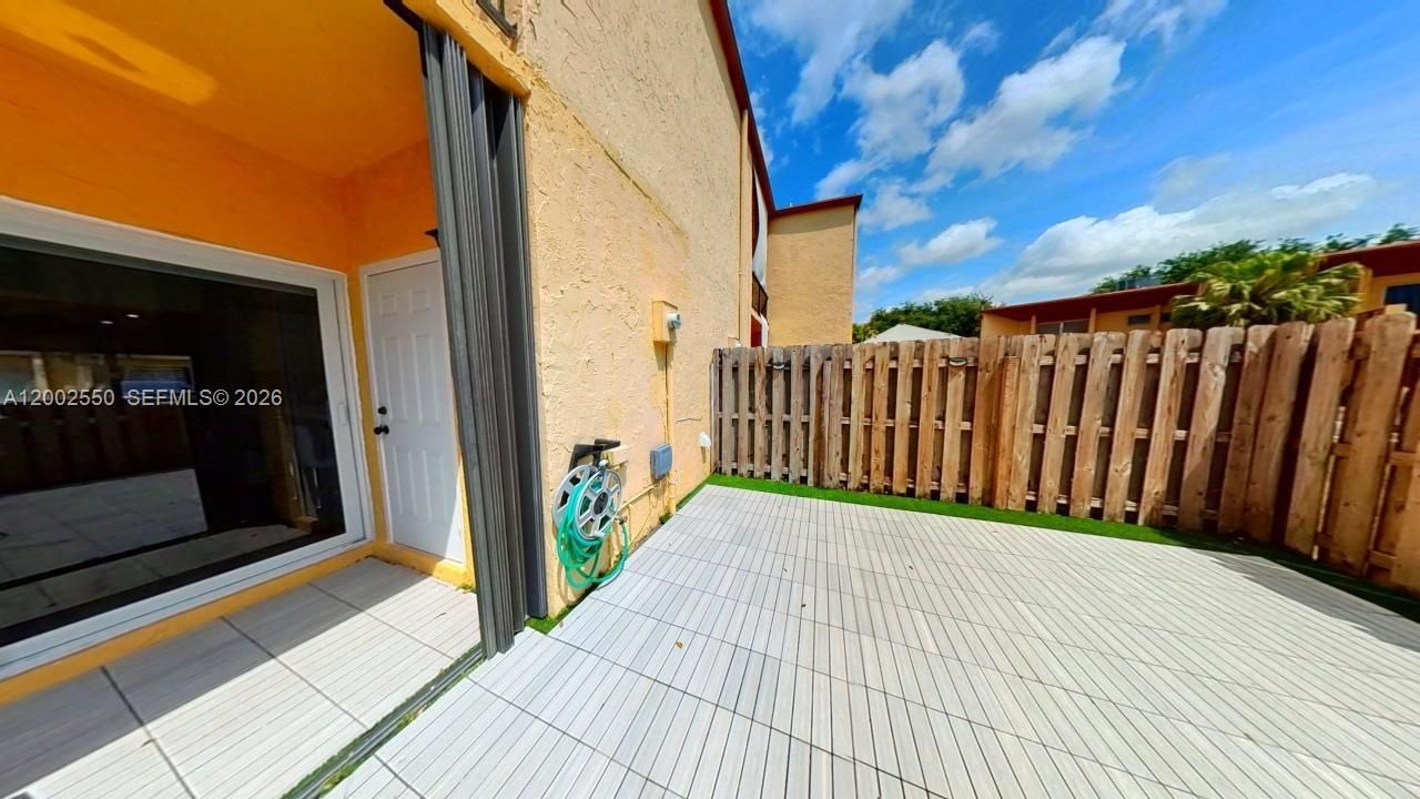 Recently Sold: $349,000 (2 beds, 2 baths, 1395 Square Feet)