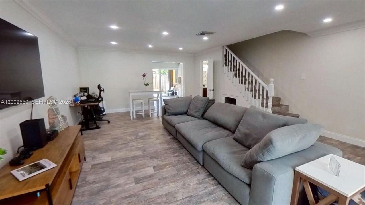 Recently Sold: $349,000 (2 beds, 2 baths, 1395 Square Feet)