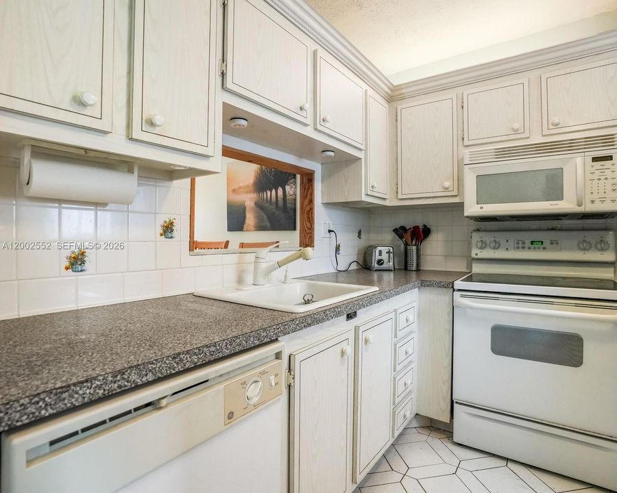 На продажу: $100,000 (2 спален, 2 ванн, 944 Квадратных фут)