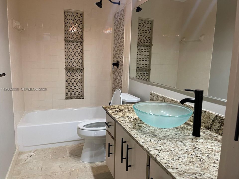 For Sale: $340,000 (2 beds, 2 baths, 1374 Square Feet)