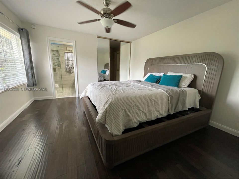 For Sale: $340,000 (2 beds, 2 baths, 1374 Square Feet)