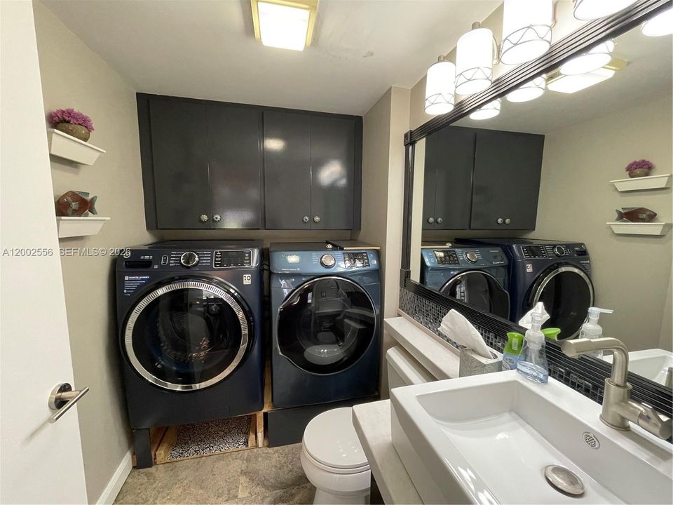 For Sale: $340,000 (2 beds, 2 baths, 1374 Square Feet)