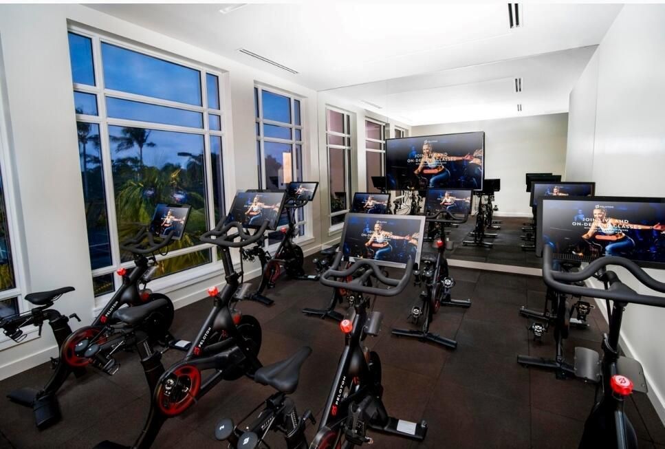 FULL GOLF 4633 sqft