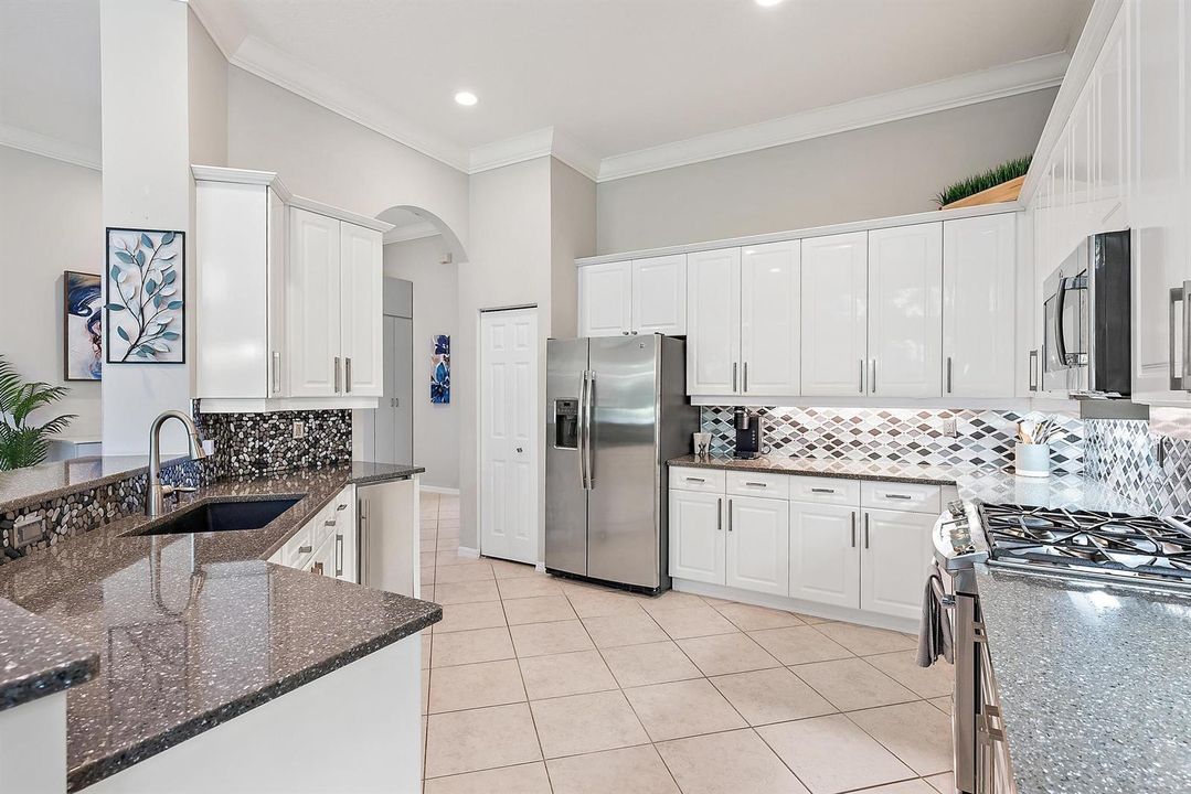 9052 Sand Pine Ln-10