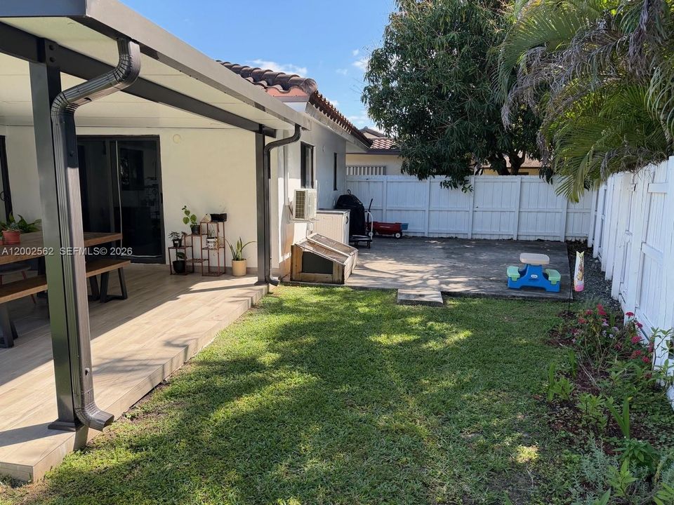 Vendido Recientemente: $650,000 (4 camas, 2 baños, 0 Pies cuadrados)